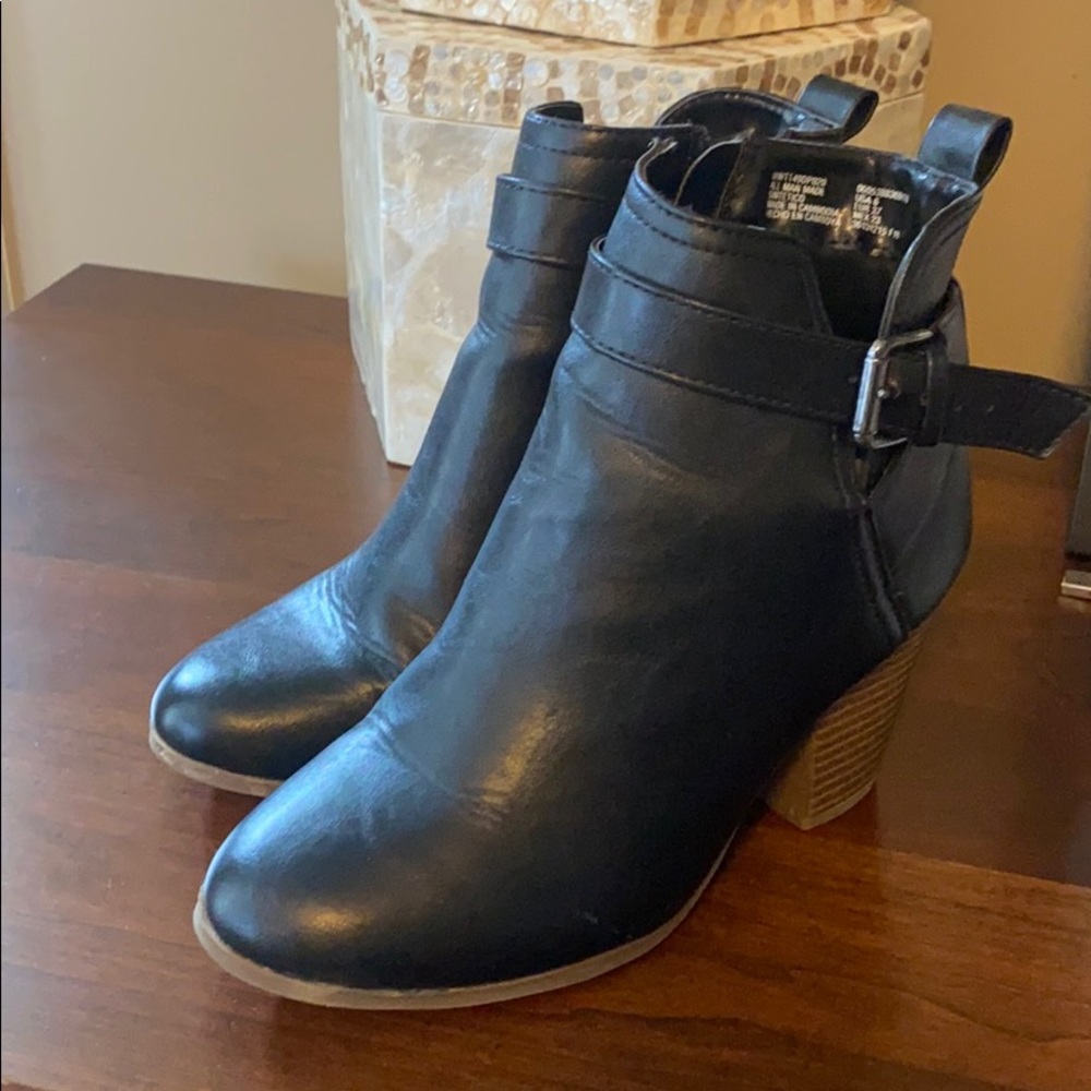 Time and tru heeled bootie. Size 6